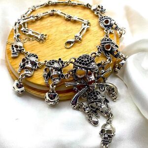 Bold statement silver toned hypoallergenic eye catching skull / bone necklace